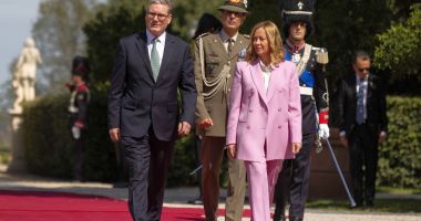 Stire din Actualitate : Premierul britanic Keir Starmer apreciază strategia Italiei împotriva migraţiei ilegale