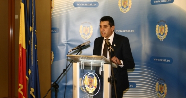 Stire din Politică-Administrație : Premierul Cioloș, interpelat de senatorul Gigi Chiru,  pe tema Cazinoului