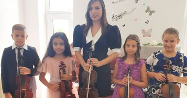 Stire din Cultură-Educație : Premii obținute de elevii unui profesor de vioară debutant, de la Colegiul de Arte
