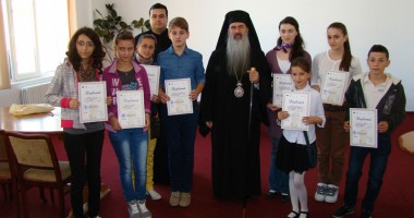 Stire din Cultură-Educație : Premii consistente la concursul "Alege școala"