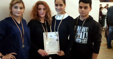 Stire din Social : Premii pentru tinerii din centrele de plasament. Trupa "Divergent", trei locuri I
