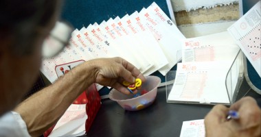Stire din Social : Premii de milioane de euro la Loto 6 din 49 și la Joker