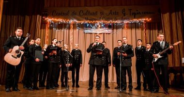 Stire din Eveniment : Premiu de excelență pentru marinarii militari la Festivalul de Datini şi Obiceiuri de Crăciun de la Curtea de Argeș