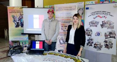 Premiu de popularitate pentru "Utilizarea artei în învățare" - 3