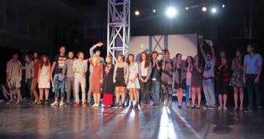 Stire din Cultură-Educație : Cine și-a adjudecat  marele premiu al Galei  Tânărului Actor - HOP