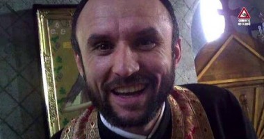Stire din Cultură-Educație : SCANDAL în curtea Bisericii / PREOT constănțean acuzat de ÎNȘELĂCIUNE!
