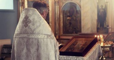 Stire din Actualitate : Preot de 62 de ani prins la amantă cu detectivi particulari