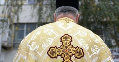 Stire din Eveniment : Preot condamnat la închisoare după ce s-a urcat beat la volan și a lovit trei mașini