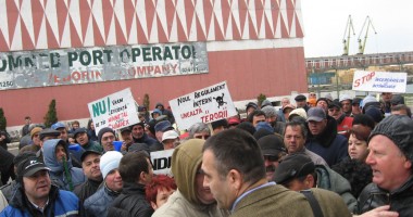 Portul Constanța fierbe! Directorul Andrei Popa, salvat de Poliție din mâna protestatarilor - 4