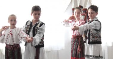 Stire din Cultură-Educație : Preșcolarii pun în valoare folclorul turcesc și românesc