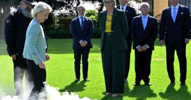 Stire din Actualitate : Președinta Comisiei Europene, deplasare în Australia pentru a încheia un acord de comerț liber