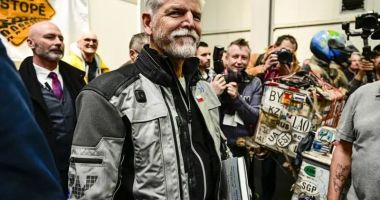 Stire din Actualitate : Președintele Cehiei, vacanță pe motor, în România: "Recomand oricui. E o țară superbă!"