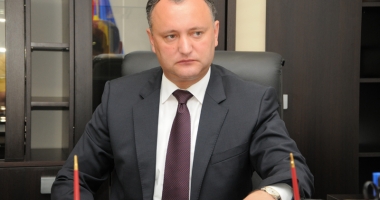 Stire din Actualitate : Președintele Moldovei vrea puteri sporite și îi cere lui Iohannis "să se uite doar în curtea lui"