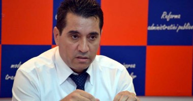 Stire din Politică-Administrație : Președintele PDL Constanța, Christian Gigi Chiru,  își scoate oamenii în stradă