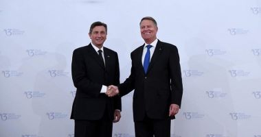 Stire din Politică-Administrație : Președintele Sloveniei, primit cu onoruri militare  de Klaus Iohannis