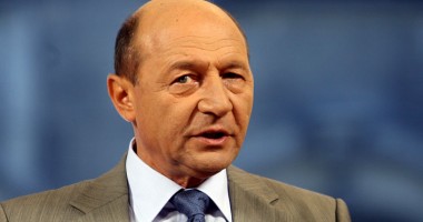 Stire din Politică-Administrație : Președintele Traian Băsescu a decorat mai mulți înalți prelați