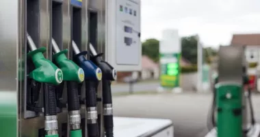 Stire din Social : Prețul benzinei scade sub 8 lei/litru în România. Evoluții recente pe piața carburanților