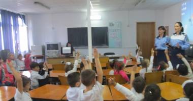 Elevii constănțeni, în vizorul polițiștilor - 2