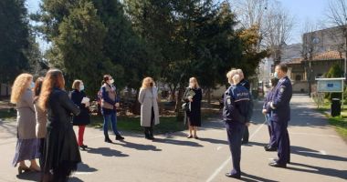 Stire din Eveniment : Elevii de la Colegiul Pedagogic au aflat despre Telefonul Copilului de la poliţişti