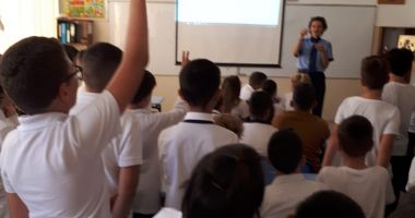 Stire din Eveniment : Elevii, încurajați de polițiști să ceară ajutorul când se simt în pericol