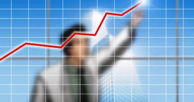Previziuni economice pozitive și riscuri pentru 2015