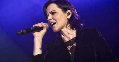 Stire din Monden : Autoritățile au anunțat cauza morții cântăreței Dolores O' Riordan