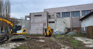 Minune în curtea Clubului Sportiv Școlar nr. 1, după un deceniu. Au apărut primele excavatoare! - 5