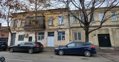 Surdo-muţii, "îngropaţi" în igrasie. "Oamenii nu vor să mai vină la sediu. Le este teamă să nu se îmbolnăvească" - 2
