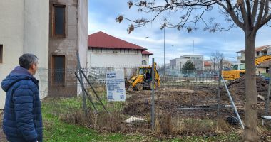 Minune în curtea Clubului Sportiv Școlar nr. 1, după un deceniu. Au apărut primele excavatoare! - 4