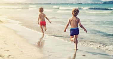 Stire din Social : Prima dată la mare. Excursie emoționantă pentru copiii din familii sărace