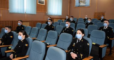 Stire din Eveniment : Prima promoţie de ofiţeri aspiranţi, la cursul postuniversitar al Academiei Navale „Mircea cel Bătrân”