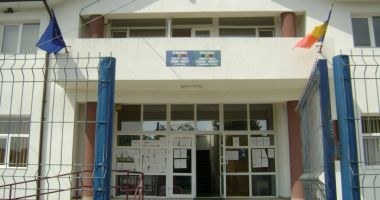 Stire din Eveniment : Primar atacat cu un cuțit chiar în birou său de un bătrân de 91 de ani. De la ce a pornit conflictul