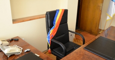 Stire din Politică-Administrație : SE REIAU ALEGERILE LOCALE ÎN CONSTANȚA. PRIMARUL ȘI-A PIERDUT MANDATUL