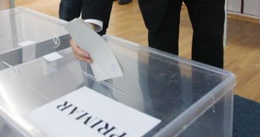 Stire din Politică-Administrație : Guvernul a stabilit data de duminică, 7 decembrie 2025, pentru organizarea alegerilor locale parţiale