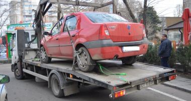 Stire din Politică-Administrație : Primăria Constanța a dispus ridicarea mașinilor parcate neregulamentar. Cât vă costă să le recuperați