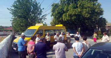 Stire din Politică-Administrație : Primăria comunei Grădina a primit un microbuz pentru școlari