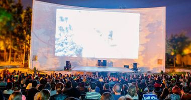 Stire din Politică-Administrație : Primăria Constanța transformă faleza Cazinoului în cinema în aer liber