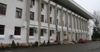 Stire din Politică-Administrație : Primăria Constanța se joacă de-a "vardiștii" cu Fin.Co.Ge.Ro.