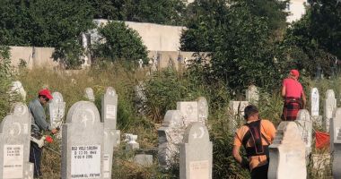 GALERIE FOTO. Primăria Constanța face curățenie în cimitirele musulmane din oraș - 3