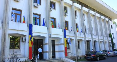 Stire din Politică-Administrație : Aleşii locali din municipiul Constanţa, în şedinţă extraordinară. Proiecte despre Termocentrale SRL şi City Bus, pe ordinea de zi