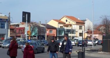 Stire din Politică-Administrație : Primăria Constanța a dat startul acțiunii de tăiere a cablurilor de pe stâlpi