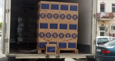 Stire din Politică-Administrație : De unde se pot ridica pachetele cu alimente de la UE distribuite de Primăria Constanța