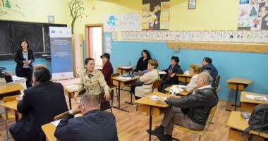 Primăria Constanța îi școlarizează  pe locatarii cartierului "Henri Coandă" - 3