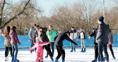Stire din Politică-Administrație : Primăria Constanța anunță că patinoarul rămâne deschis până  pe 28 februarie