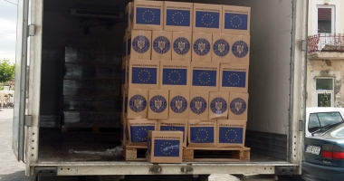 Stire din Politică-Administrație : Primăria Constanța reia distribuirea pachetelor cu ajutoare de la UE