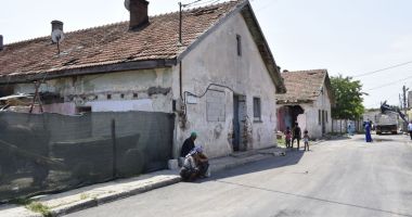 Stire din Politică-Administrație : Primăria Mangalia intră cu buldozerul  în construcțiile insalubre din "Coloniști"