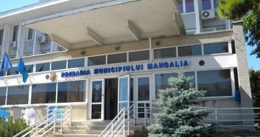Stire din Eveniment : Scandal la Primăria Mangalia! Poliţiştii au deschis un dosar penal pentru violarea sediului profesional