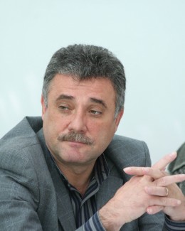 Stire din Politică-Administrație : Soluția penală îi permite lui Dumitru Moinescu să candideze la primărie
