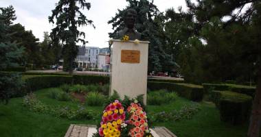 Primăria Medgidia a adus un omagiu marelui artist Dan Spătaru - 3