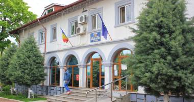 Stire din Politică-Administrație : Primăria Năvodari pune parul pe datornici:  "Se pune în pericol sistemul de apă caldă și căldură"